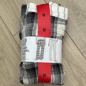 NWT GAP Women’s Black and White 2-Pack Flannel Pajama Pants Size Medium 8-10